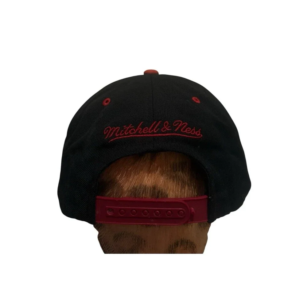 Mitchell & Ness Miami Heat 2-Tone Black/Red Adjustable Snapback
